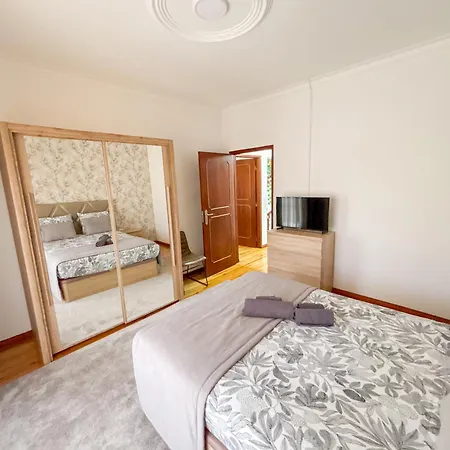 Abadia House - *